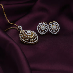 Mesmerizing 18K Yellow Gold Pendant and Earrings Set with Diamonds (1.63 ct)