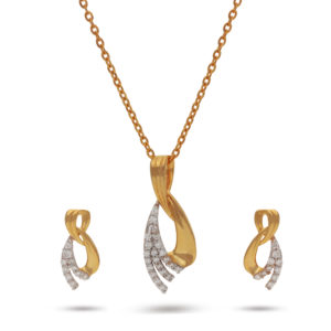 Simple And Trendy 18K Yellow Gold Pendant And Earrings Set With Diamonds (0.33 Ct)
