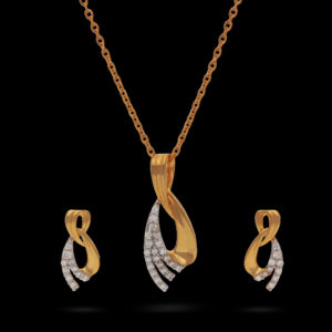 Simple and Trendy 18K Yellow Gold Pendant and Earrings Set with Diamonds (0.33 ct)