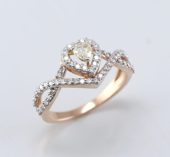 14K Rose Gold Heart Shape Thin Twist Diamonds (0.75 TCW) Ring