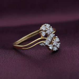 18K Yellow Gold Simple Twisted Floral Diamond (0.32 CT) Ring