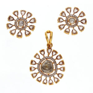14K Yellow Gold Star Gaze Floral Diamonds (4.71 CT) Pendent And Earrings Set