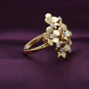 14K Yellow Gold Amazing Floral Diamond (0.30 CT) Ring