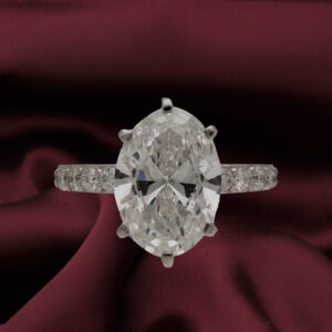 oval-diamond-ring LR394