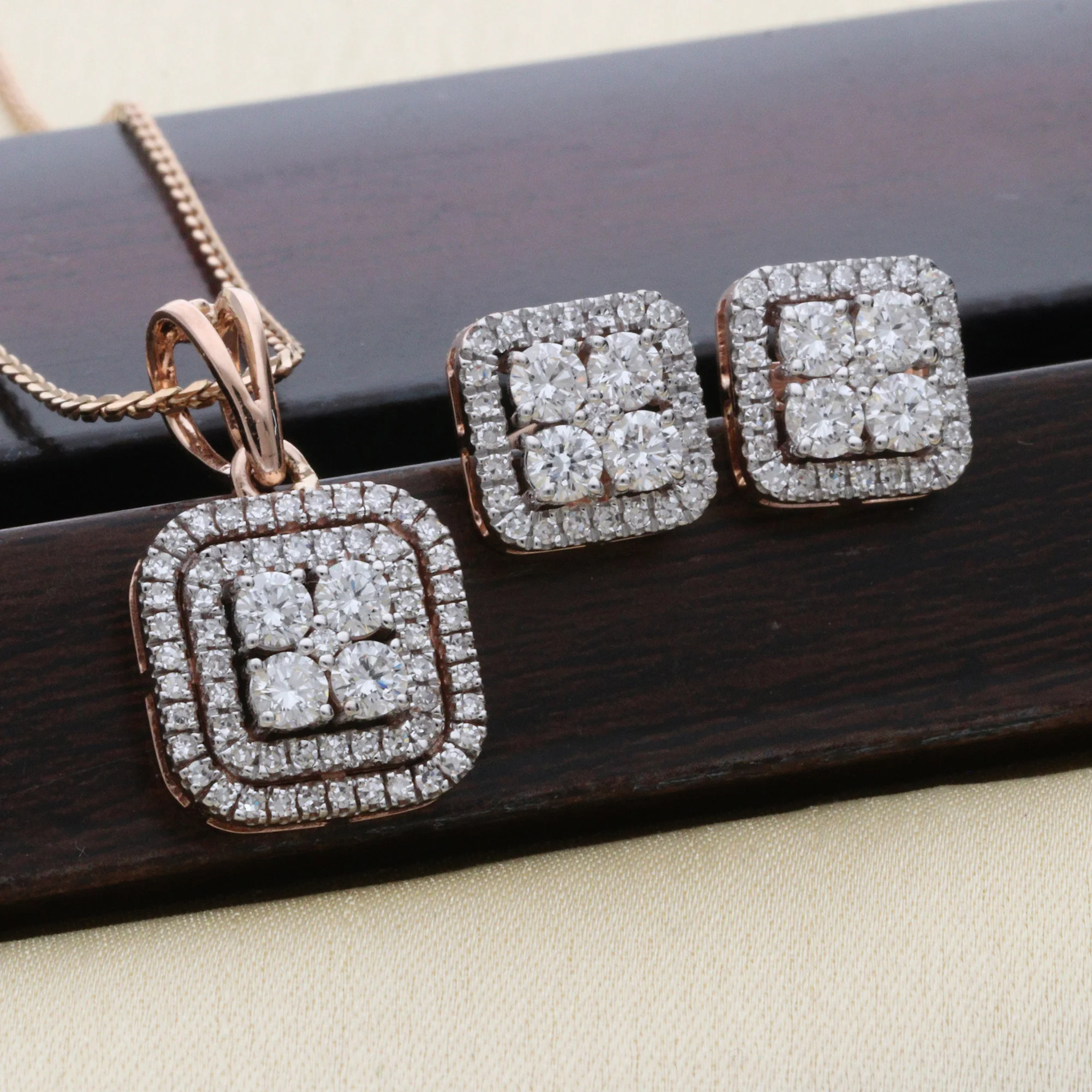 Diamond Halo Cluster Pendant Set
