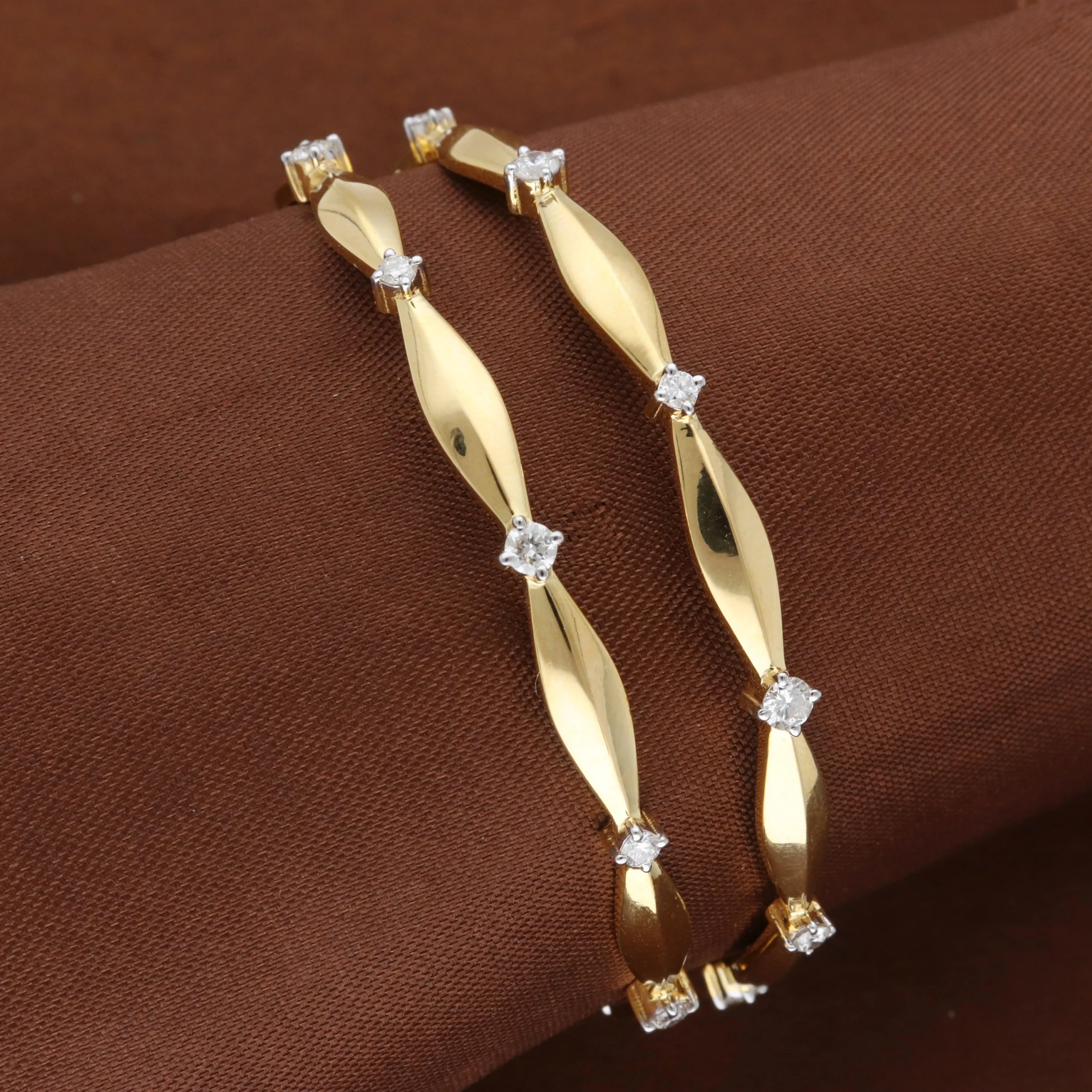 Diamond Station Bangle | BN7