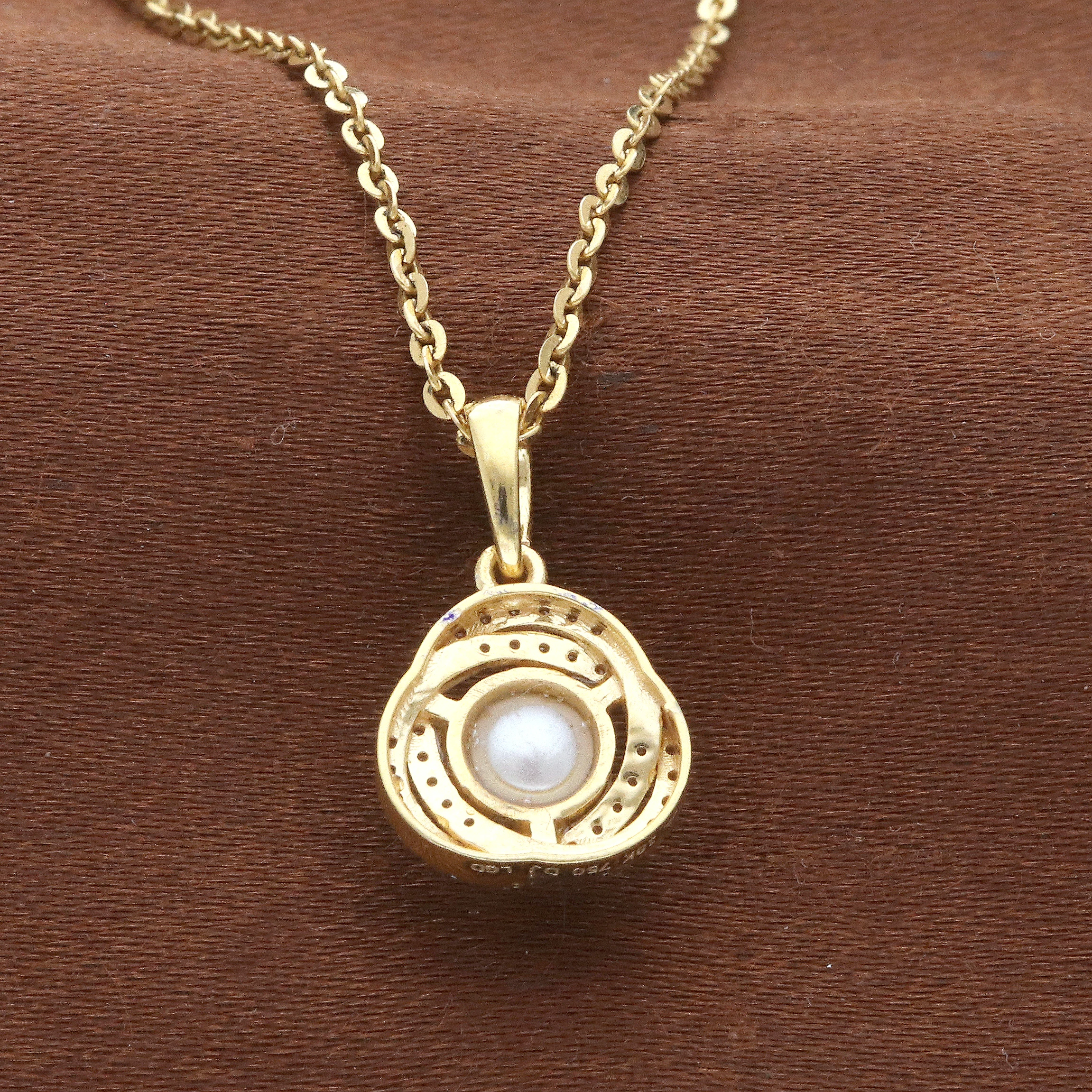 Pearl Diamond Halo Jewellery Set - Image 4