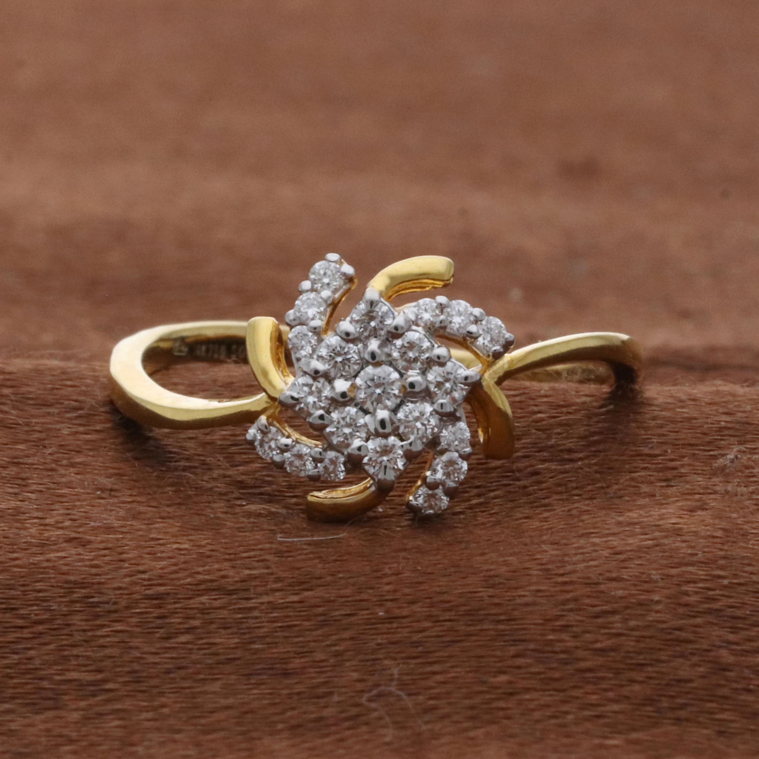 Cluster Floral Diamond Ring | R89